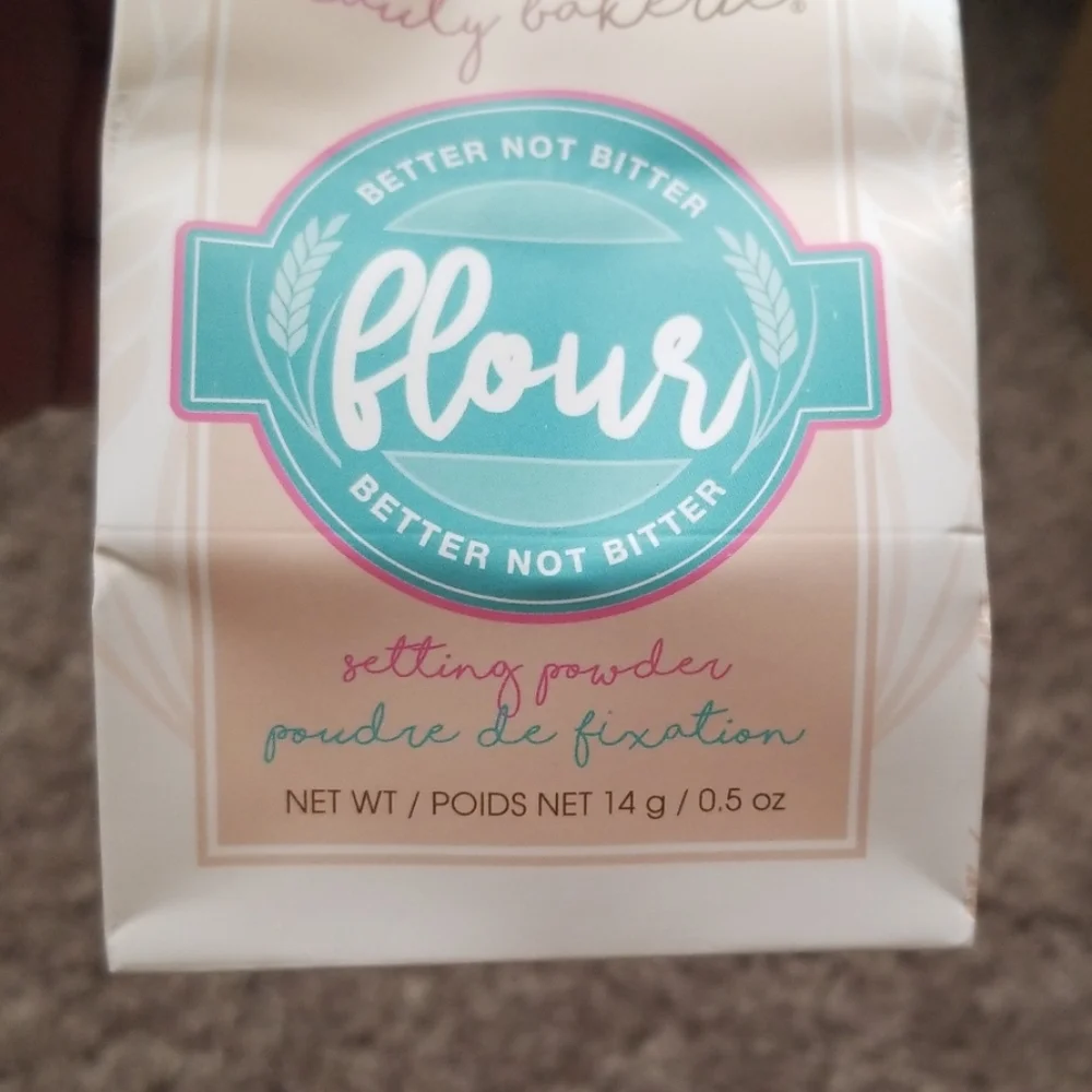 NIB-Beauty Bakerie Flour Setting Powder in Shade Oat (translucent)